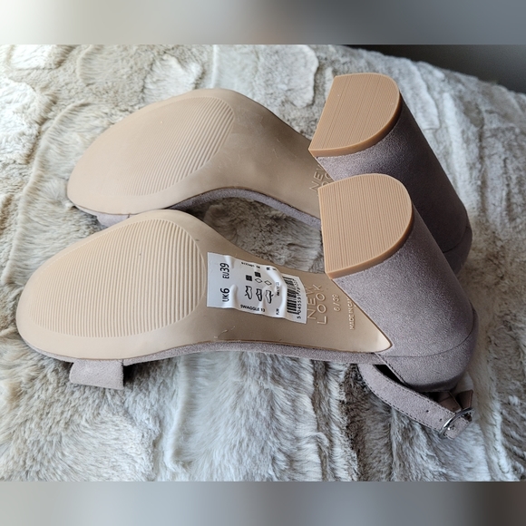 EUC ASOS Look block heel sandal in stone size 8 - Picture 6 of 7